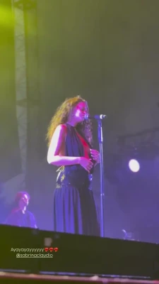 sabrina_claudio - Do I look like I know what I'm doing? I wish my hands were big enough