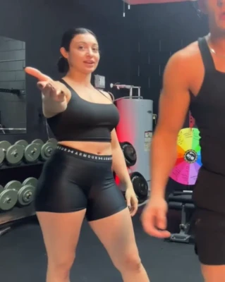 ariannagracewwe - Want me to remove the hand? 😜
