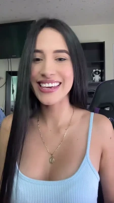 jassminabrego - My top fell off... what do? 🥺 part 1