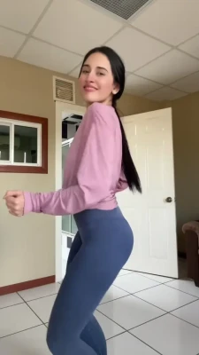 jassminabrego - When my back is already clean... time for a front side 😈💦🍆  