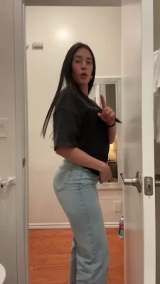 jassminabrego - What did you notice first? Tip $5 for my tits and $10 for my face