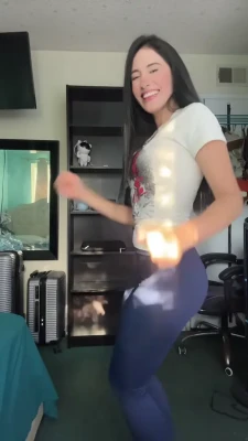 jassminabrego - Having some fun with Demi!  https://onlyfans.com/demi_