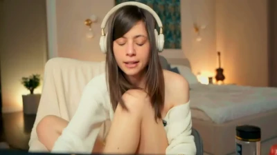 newchloe18 - FEETuring TasteOfCocoa