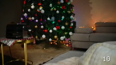 newchloe18 - Can you give me a hand ??