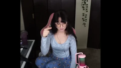 awkspew_roo2 - Footjob Friday went down in the DM 🍆💦 Make sure you have your