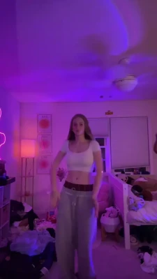 eva.ulmer - Going live sometime this week for my renew on subs! Day and time will