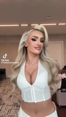 mariahmayx - Happy FRIDAY!! 💋