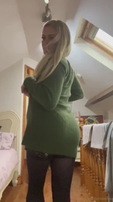 that_blonde_niki - Shooting a huge load in my new silk lingerie! Hope everyone enjoys