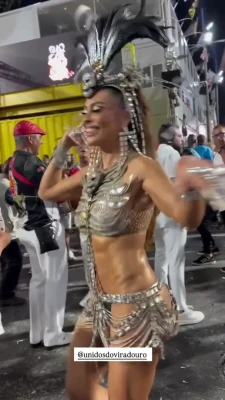julianapaes - Who loves feet? I have sexy feet videos available!
