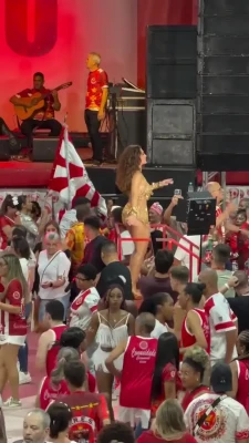 julianapaes - Quick cumshot. It's getting harder to reach everyday