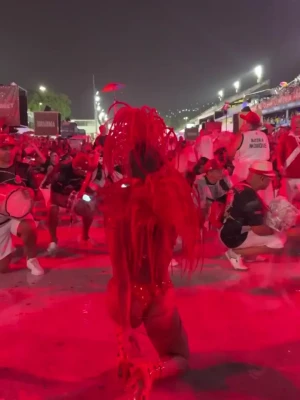 julianapaes - live was so much fun tonight 😈👀