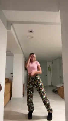 ava.nucci - I would love to have someone in between my thighs…🥵😉💕