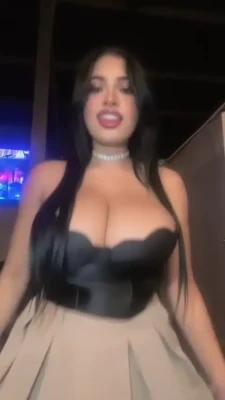 paulaaf200 - Checking workout progress 👀