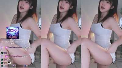 daro__hui - Feet queen, tease queen, butt queen. What else? Burp queen?