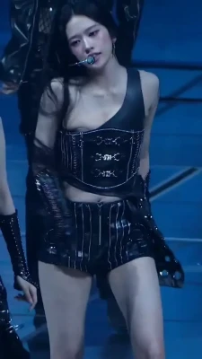 _yujin_an - Wanna take a sniff of these sweaty armpits?