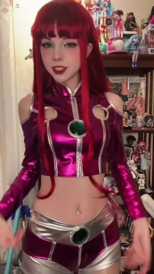 arienedev - Watch out for the swinging titties!