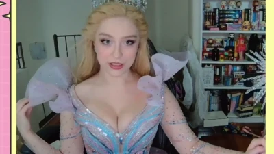ashleetayla - No one likes a sad girl 😜 Everyone likes a bright one .Make me