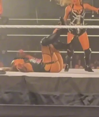 jaida.parkerwwe - When he asks for a nude but ur late for an appointment...