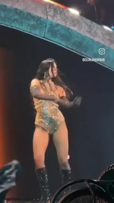 dualipa - I know you want to bite it!🍑