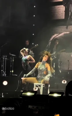 dualipa - Would you get behind my thicc ass? 😝