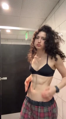 maia.maee - Who want's a squeeze?