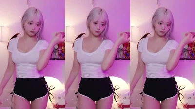 kuramatcha_ - Good morning! I wear leggings at home most of the time. Well a top