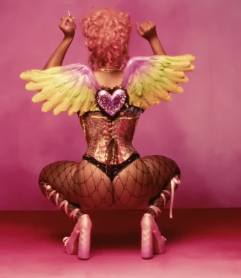 theestallion - Sexual hip wiggling.