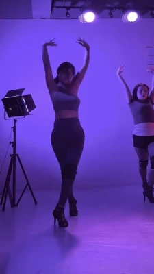 wen_keer - Let me squat on you