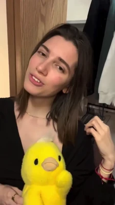 emilysylraa - 2 shots of this juicy fat ass. Honestly. These pics. Describe that