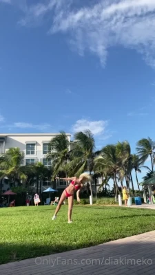 diakimeko - you wanna go to the beach with me