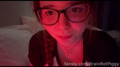 brainrotpiggy - Merry Thiccmas!!  Will you 🍆 me in front of the Xmas tree? 🌲