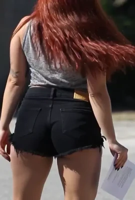 ariel_winter - Cum have a taste of this juicy peach 🍑