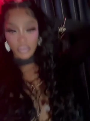 joseline - Huge feet for Kally