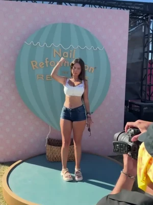 cecilia_rose - Attention boobs 😜