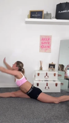 ellz.lou - Also sending out a naughty 10 minute school girl video to ALL fans
