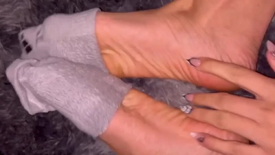 madsfeet - Like todays outfit?? I felt soooo cute 😊  Wanna see my tits and