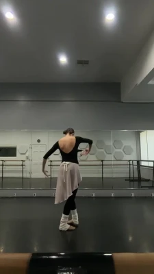 ava.michelle - Why be moody when you can shake your booty😏 Enjoying the