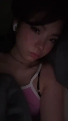 fishtankdotlive - Peekaboo pussy from behind 🍑