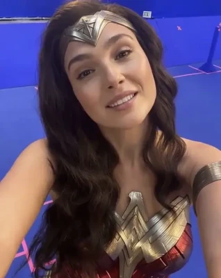 gal_gadot - my new insta is @godthiic