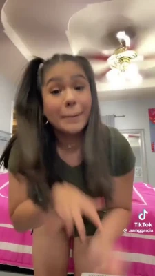 sammiegarcia_ - 𝘋𝘰𝘦𝘴 𝘺𝘰𝘶𝘳 𝘥𝘪𝘤𝘬 𝘭𝘰𝘷𝘦