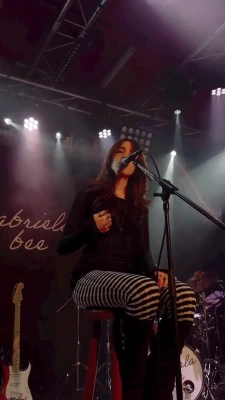 gabrielabee - Bend me over