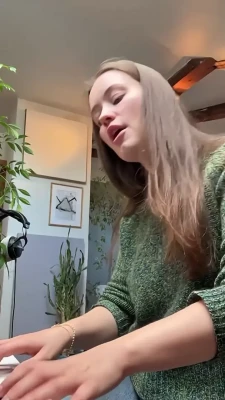 thisissigrid - Kiss my lips and press your body against mine! 💋😏  The question