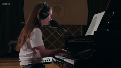 thisissigrid - Ooh that bulging titty vein 👀