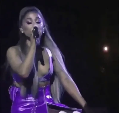 arianagrande - Moment you all have been waiting for 🔞