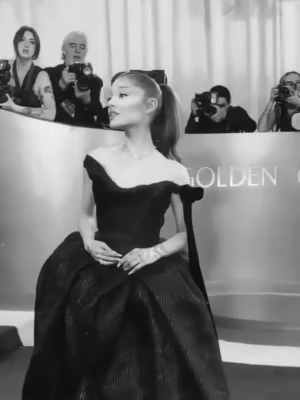 arianagrande - Sexy lighting