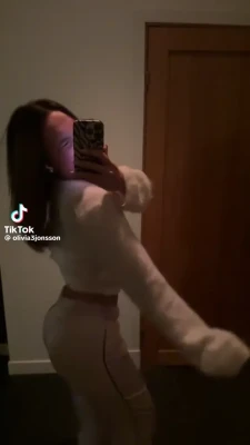 olivia3jonsson - How wild do you want to get tonight?
