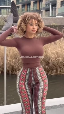 urbabydollxo - I wonder what s under that emoji