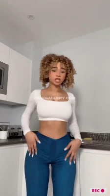 urbabydollxo - Good morning to you 💋