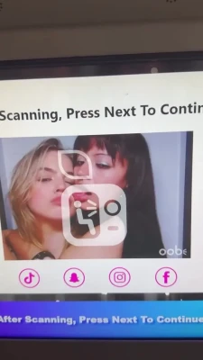 emmabrookes - Posting in reverse so you see my pussy first ☺️