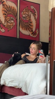emmabrookes - Let me sit on you k?